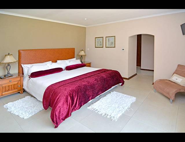 8 BEDROOM HOUSE FOR SALE IN MORNING HILL